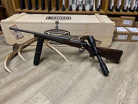 Sauer 101 Artemis VS, links, mit Zeiss Conquest V6 2-12x50 M, mit Schiene