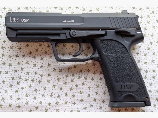 H&K USP CO2 Blowback di Umarex, pistola softair per BB da 6 mm. Usata.