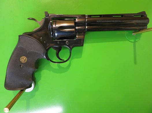 1991 COLT PYTHON, Royal Blue, .357 Magnum, 6" Lauf, Pachmayr-Griff   #19