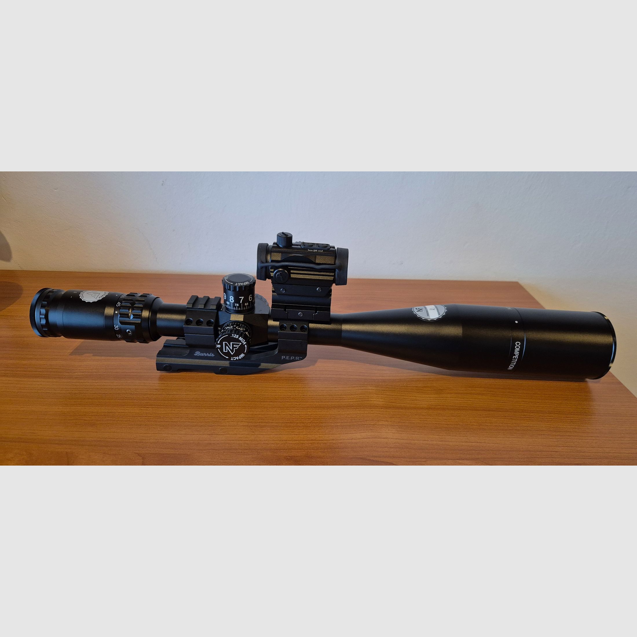Nightforce 15-55x52 Compettion FCR-1 mit  Bussis Schiene P.E.P.R.7M und Feyachi RDS-36 Red Dot Visier 1x22mm 5 MOA Rot & Grün Rotpunktvisier