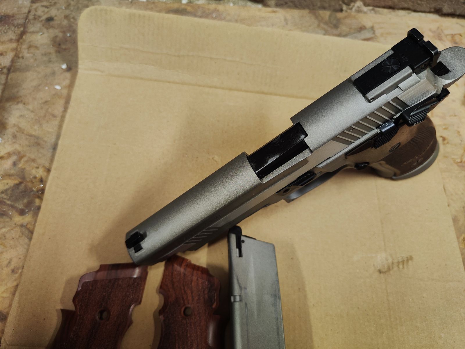 Sig Sauer P226 X-Five acciaio 4,5mm BB CO2 legno vero