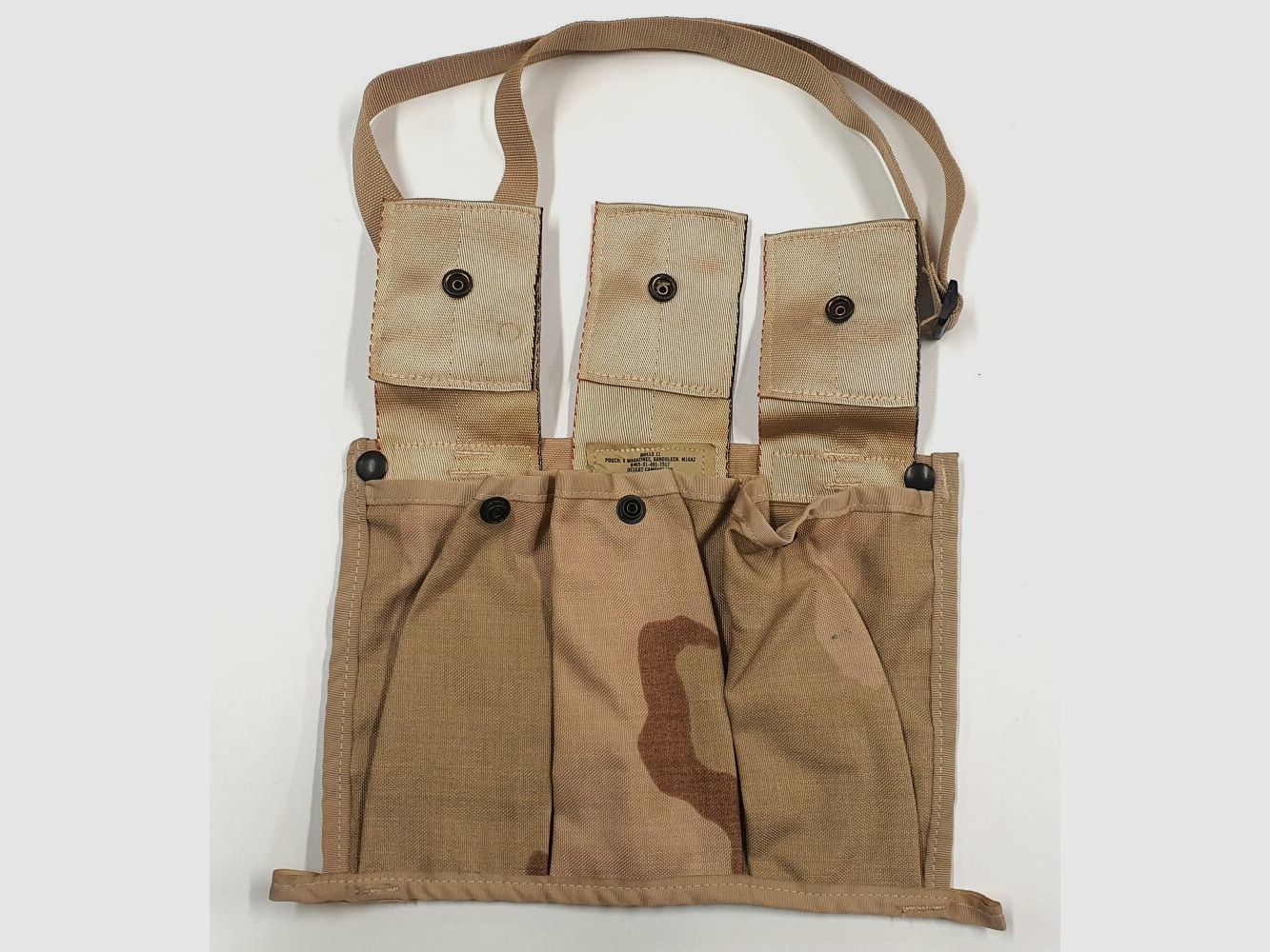 Nieznana torba na magazyny/bandolier z Molle II, 6 magazynków M16A2 w kamuflażu pustynnym