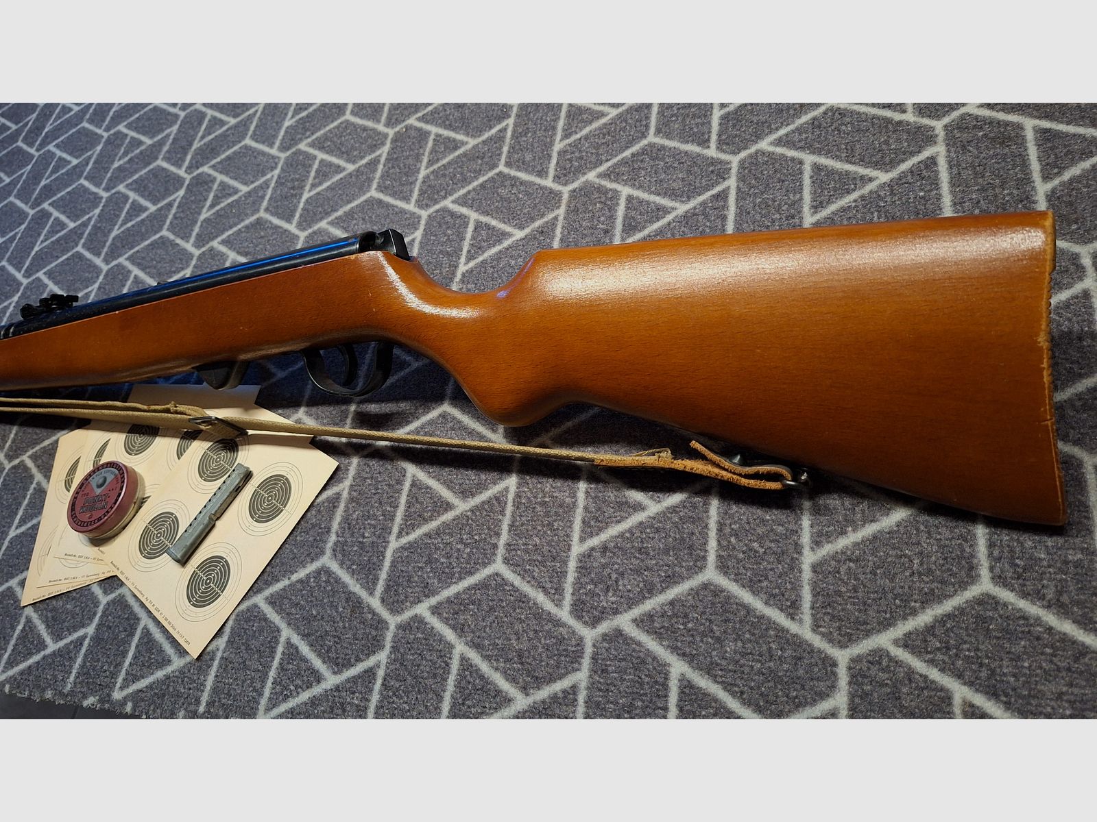 Haenel Suhl 310 air rifle with 12-round magazine + case!