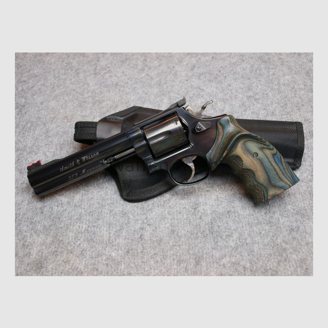 Smith & Wesson 586 - 4 Target Champion