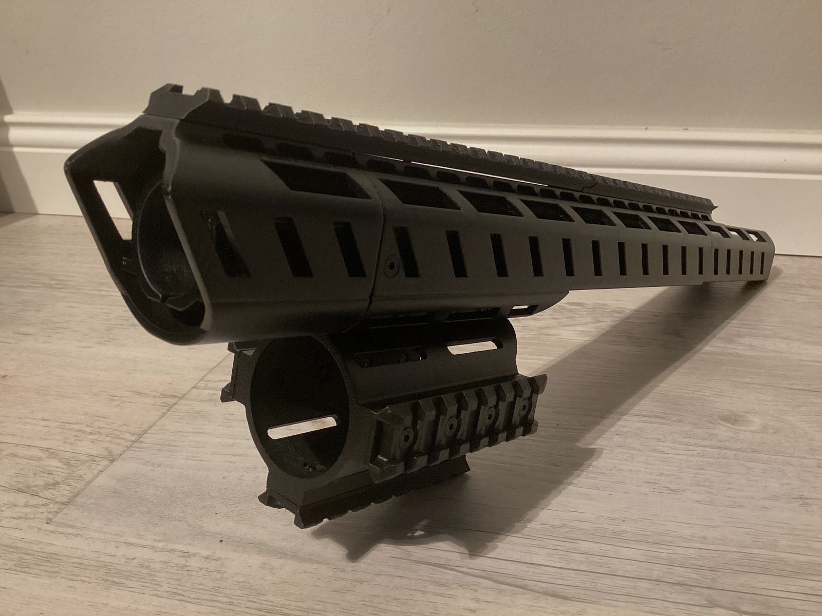 AEA Megalodon new and unused. Handguard possibly as a self-assembly kit. (40 Euro)