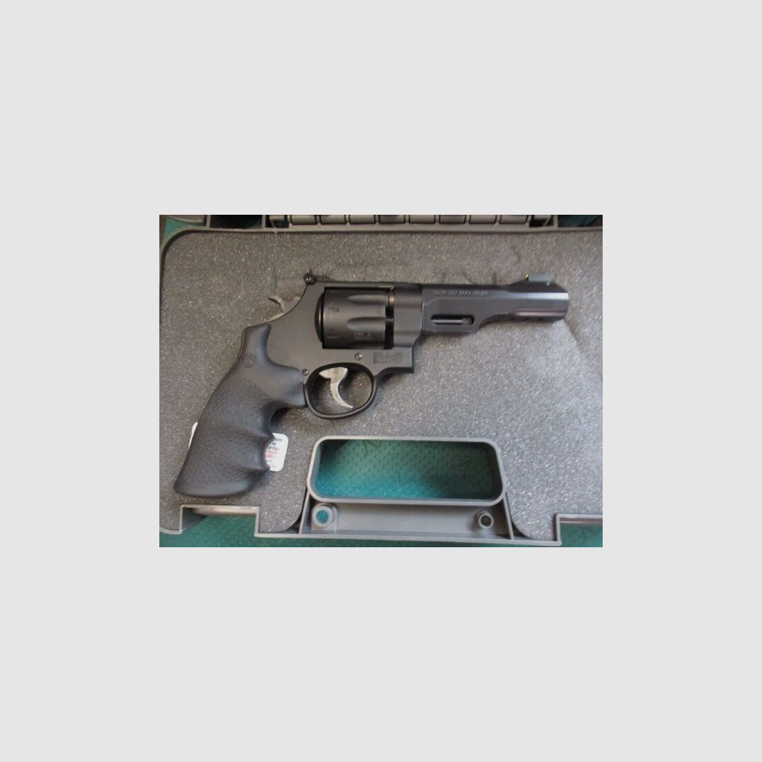 Revolver Smith & Wesson Performance Center M327 TRR8 5-inch in Box M327