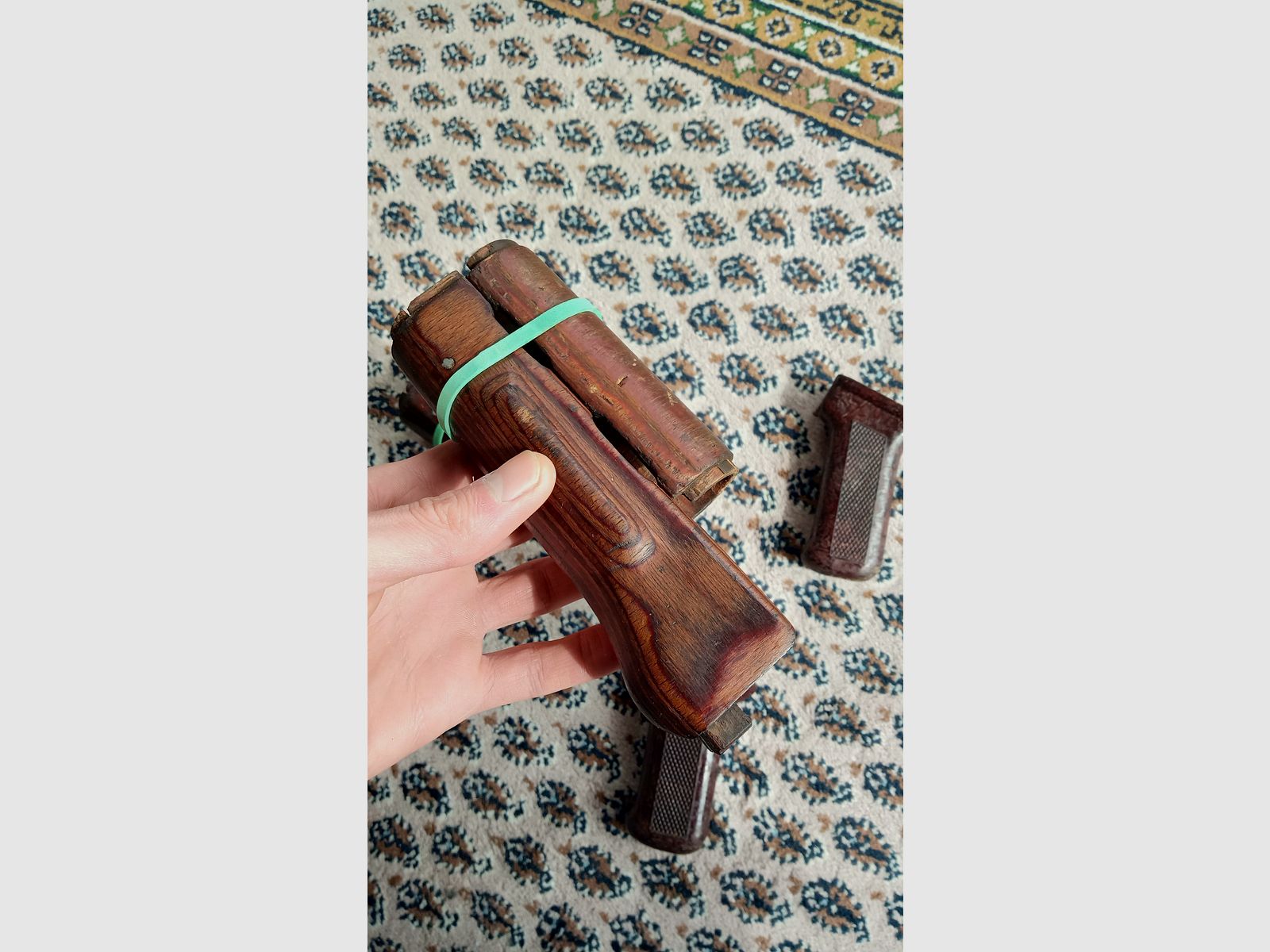 2 Sets Original Anbauteile inkl. Holz Laminat Handschutz und Bakelit Griff / AKM und AK74 