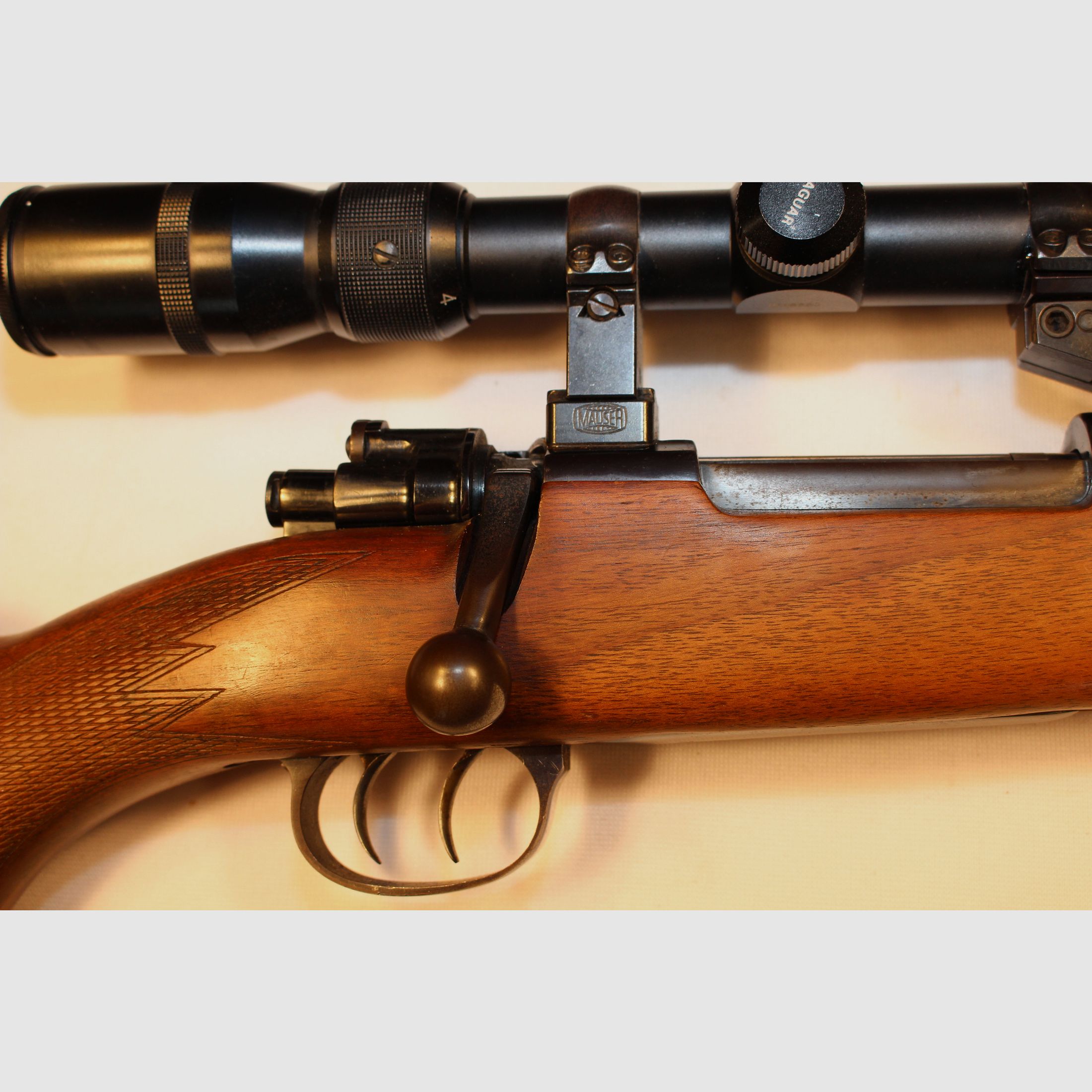 Repetierbüchse mit ZF im Kaliber .30-06.