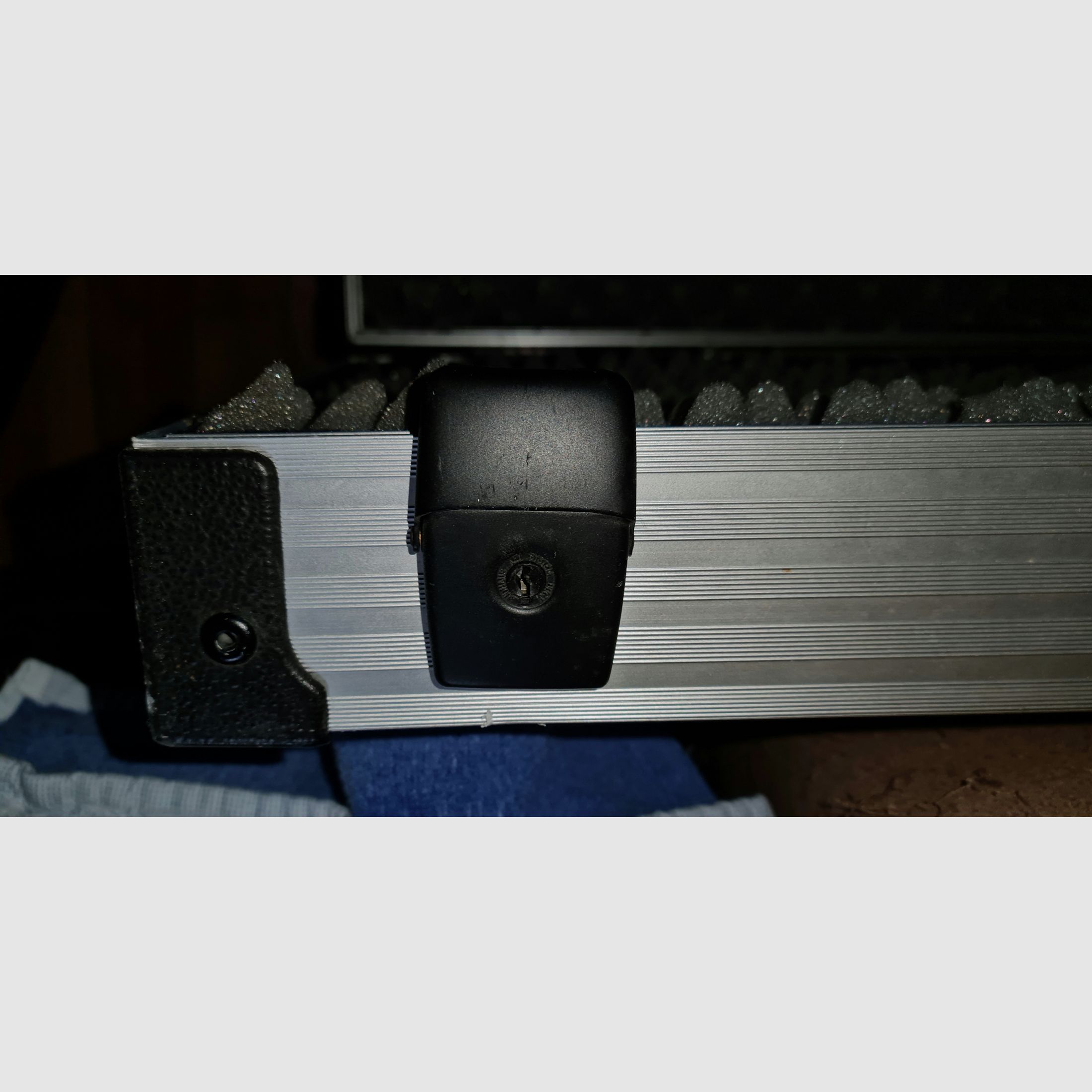 Valigia per fucile in alluminio con serratura