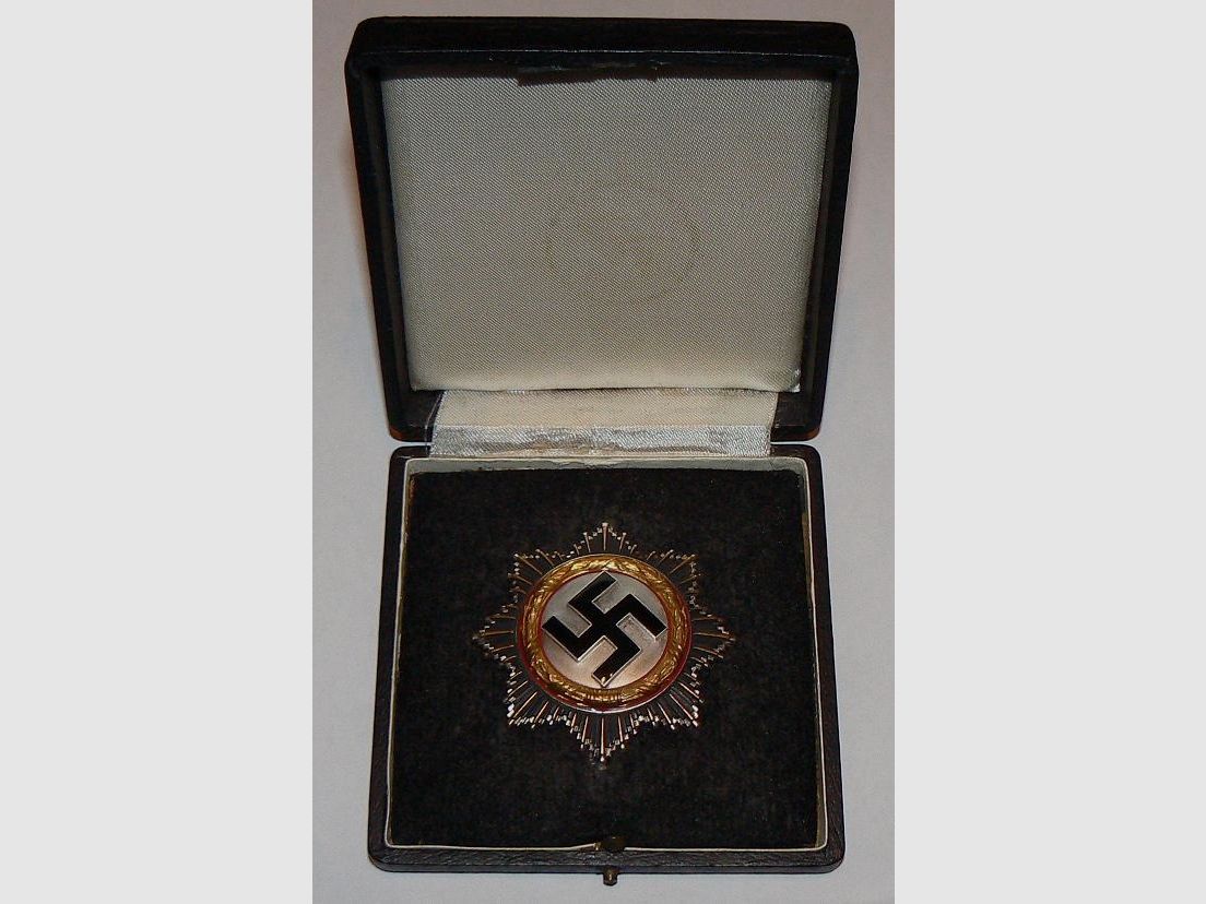 Deutsches Kreuz mit Etui aus Wk2 