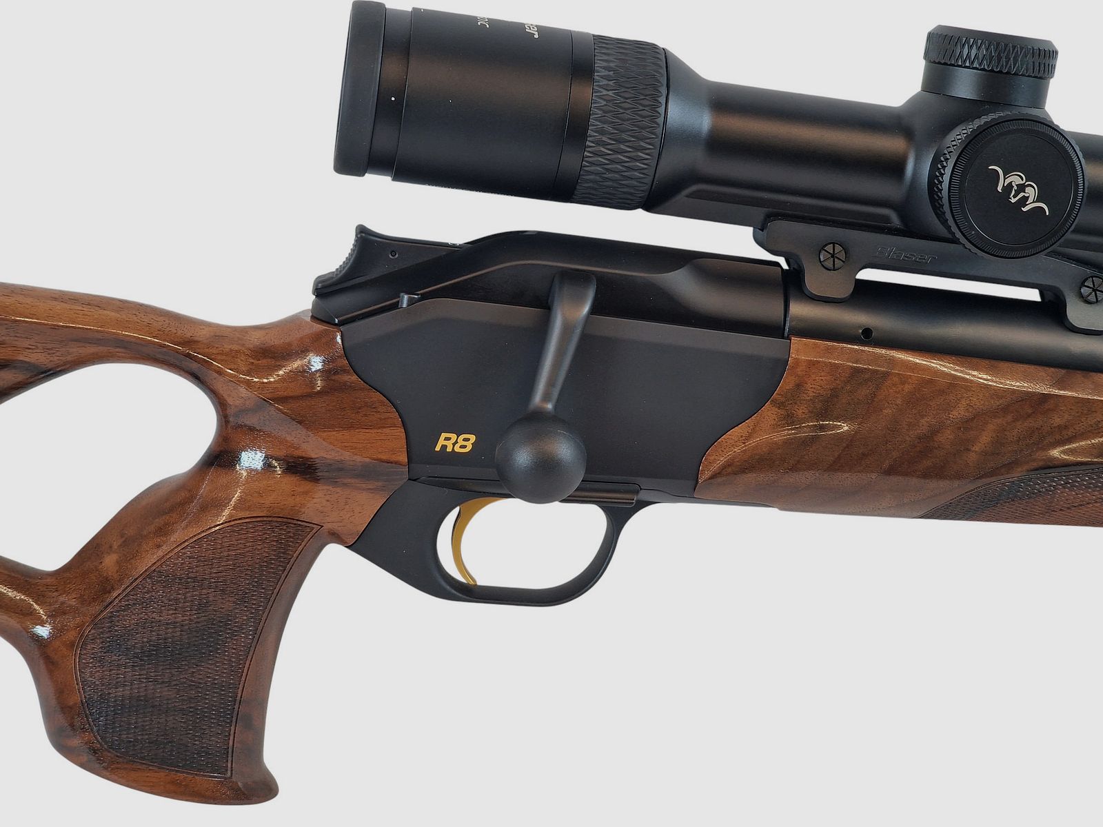 Blaser R8 Success Holz HK4 Kal. 8x57JS LL. 52cm mit M15x1 und Blaser B2 2-12x50 IC S 