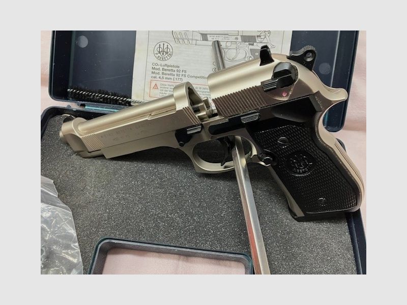 Pistola Co2 Umarex Modello Beretta 92 FS, calibro 4,5 mm