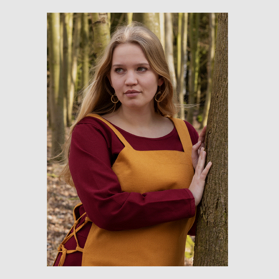 Simple medieval dress Afra made of sturdy canvas, burgundy