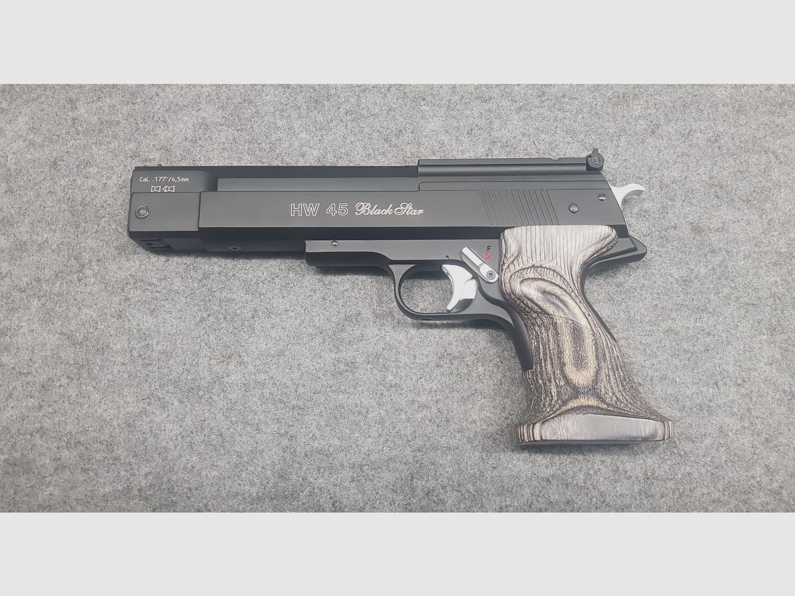 Weihrauch HW 45 Black Star mit Zielfernrohr für Pistolen Cal. 4,5mm Luftpistole Match