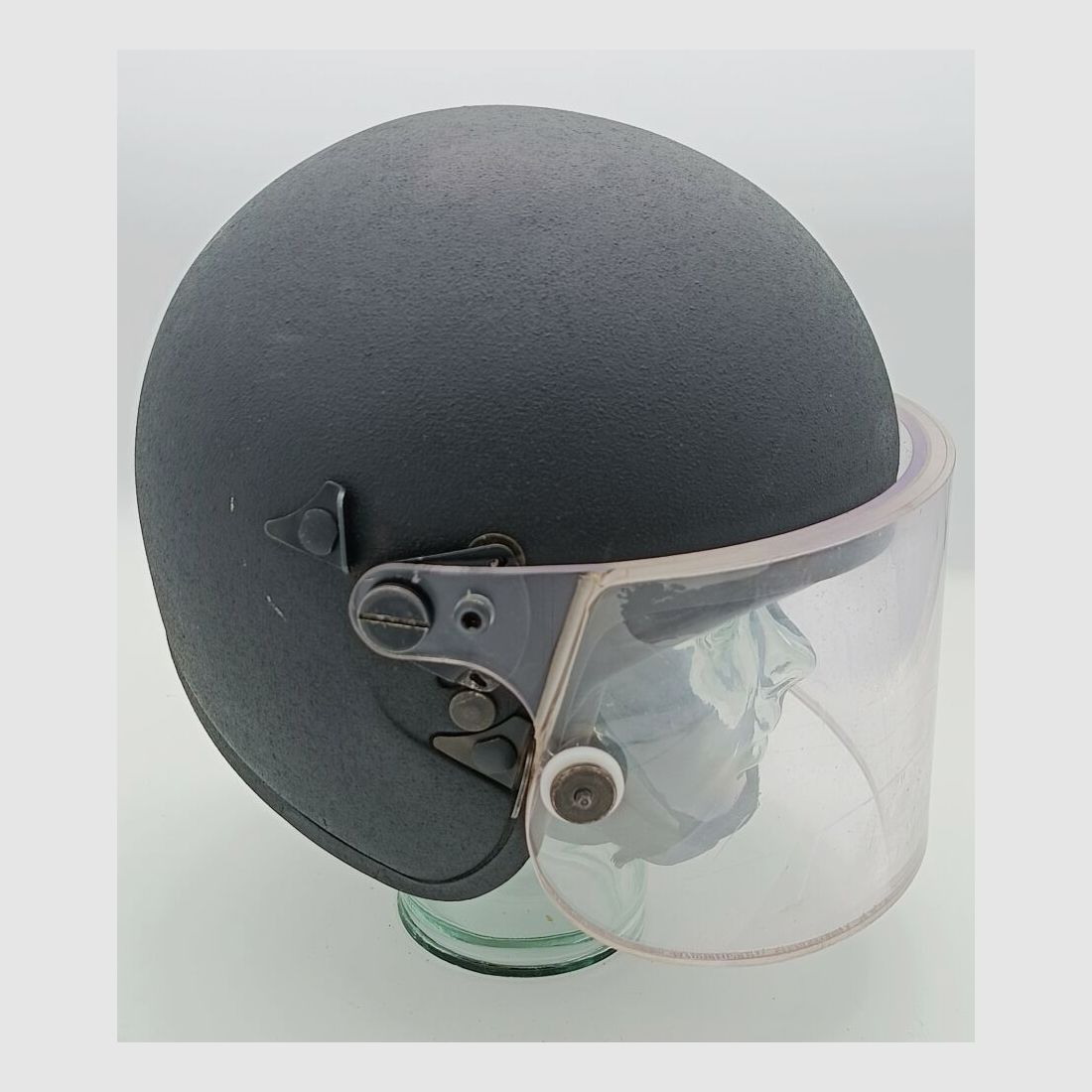 Schuberth P100 Polizeihelm aus Kevlar mit ballistischem Visier