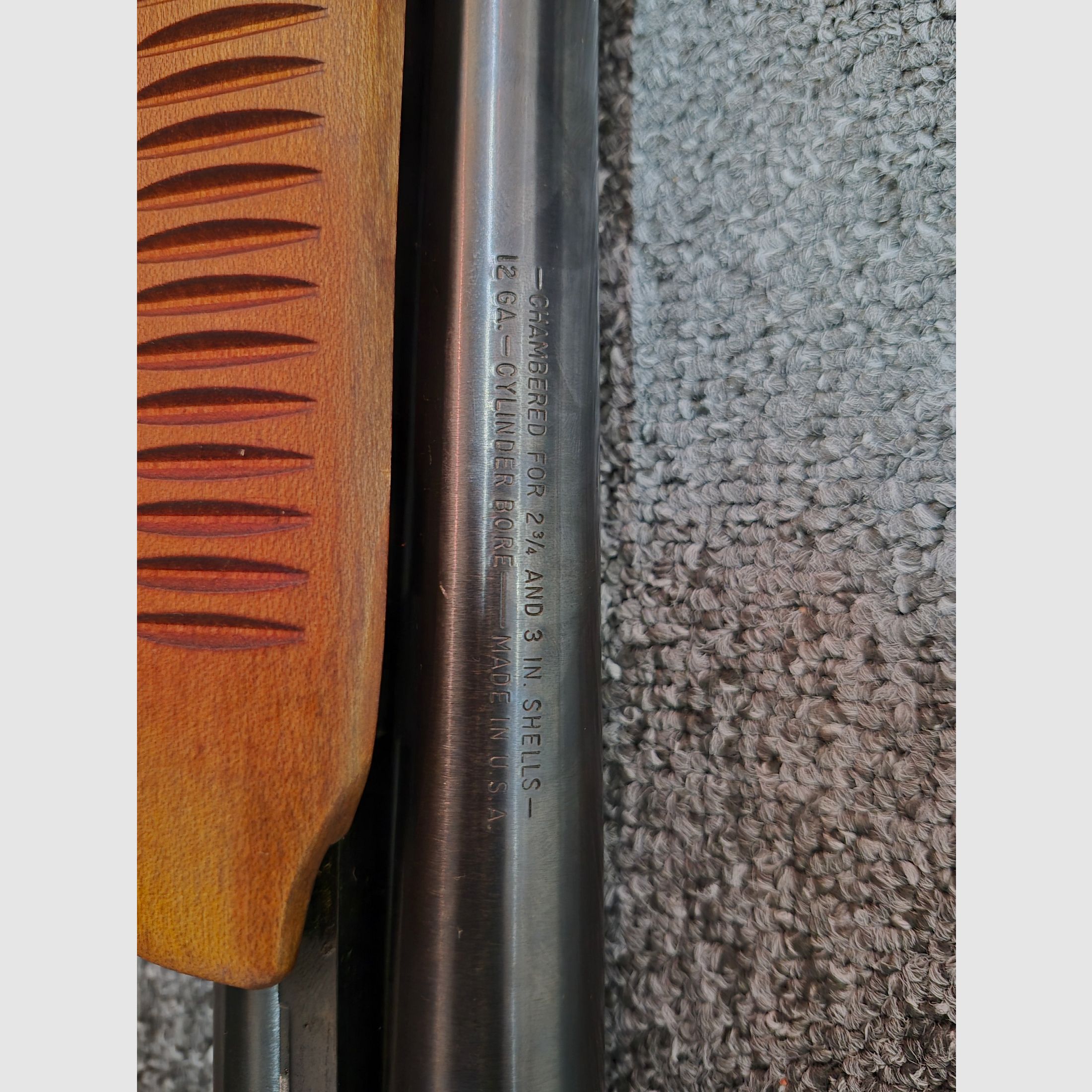 Mossberg 12/70 - 12/76 fusil à répétition à crosse avant