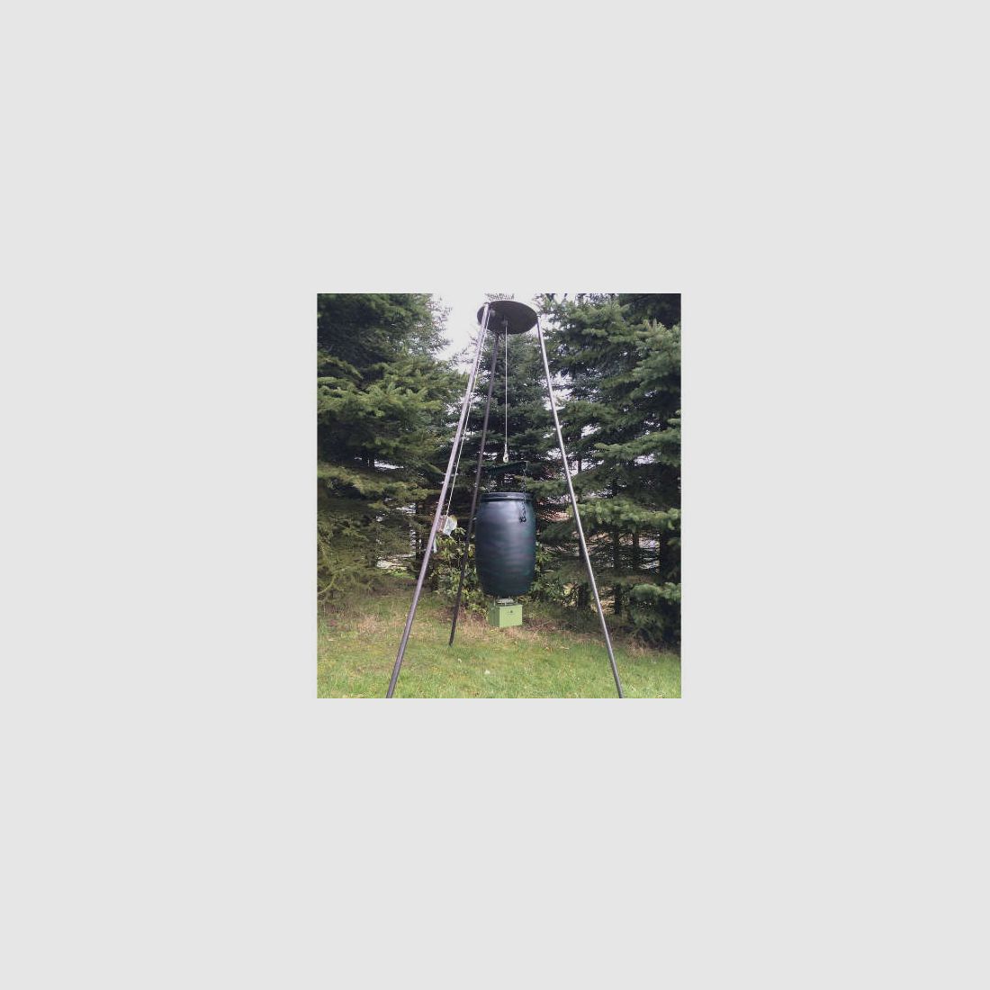 Aufhängevorrichtung mit 120-l-Futterautomat - ohne solar