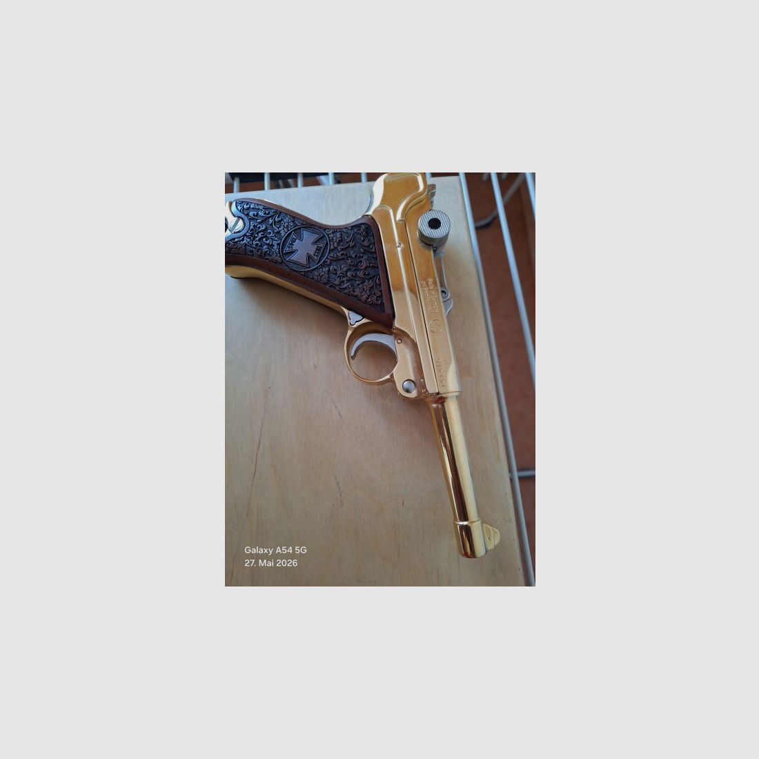 P 08 kal 9mm PAK verguld, in houten kist, ongebruikt