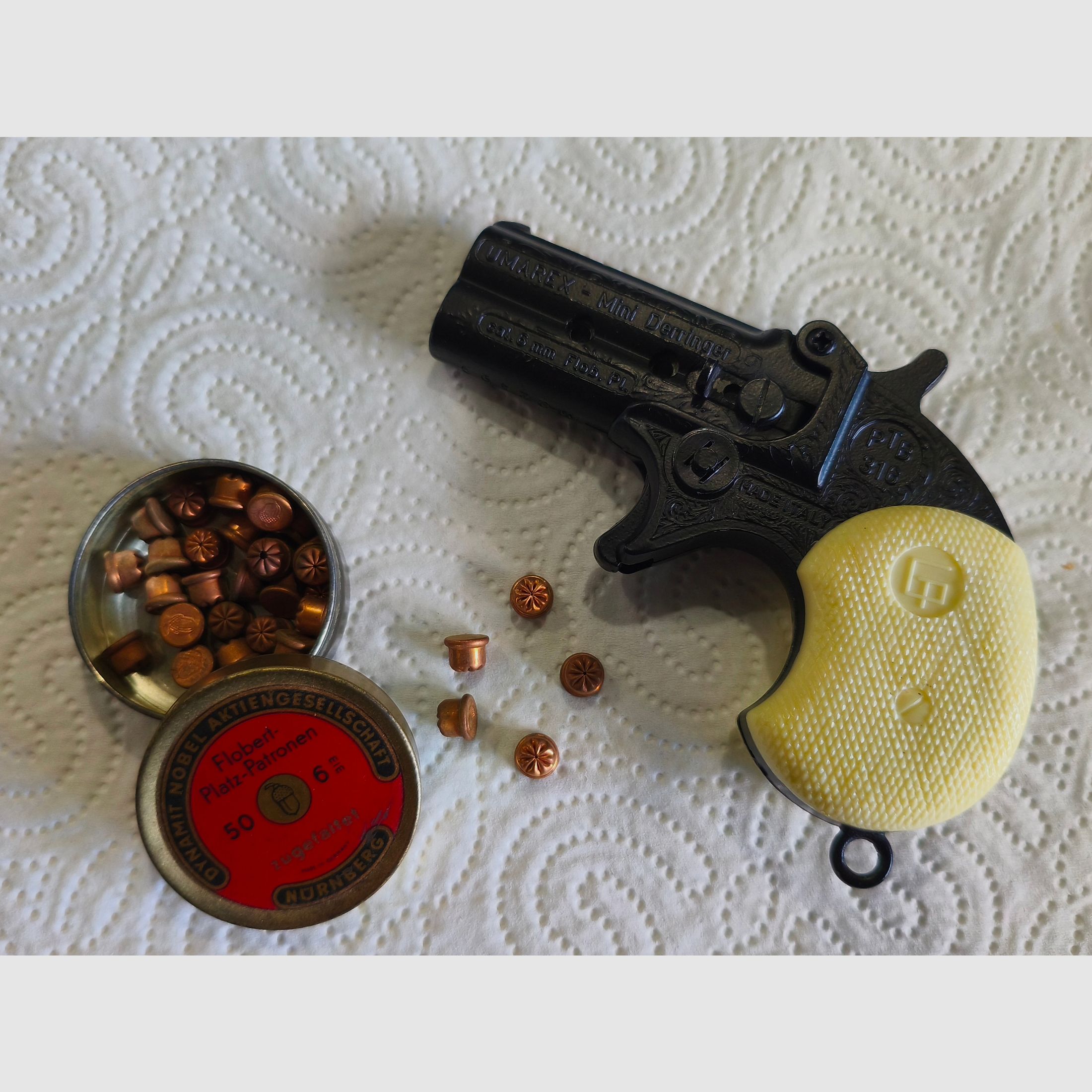 Derringer 6mmK, mit alten Platzpatronen 