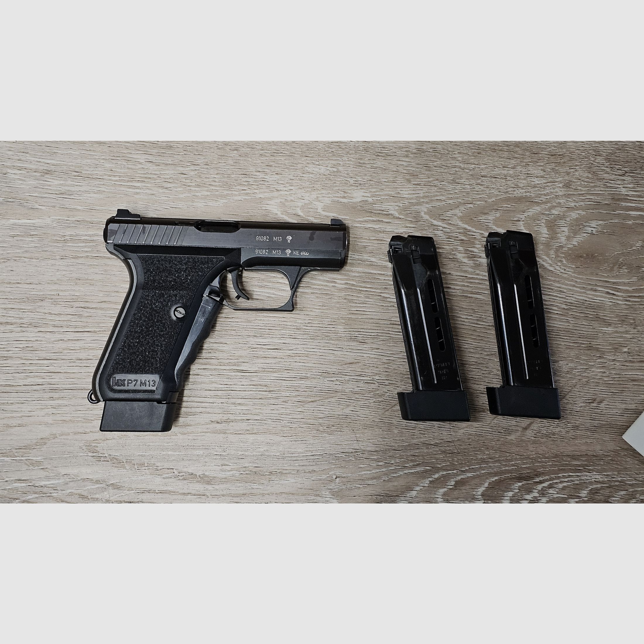 Heckler & Koch P7 M13, 9mm, inkl. 3 Magazinen, originaler Hersteller-Kunststoffbox und Bedienungsanleitung