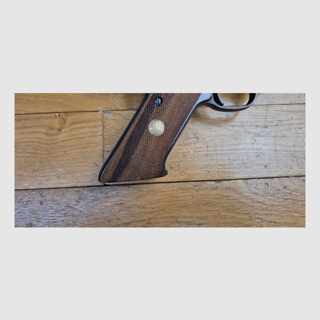 Muy bonito pistola semiautomática Hi-Standard made in USA – Modelo Supermatic Citation en .22LR – Arma de 1958 – Empuñaduras de nogal cuadradas originales no reemplazadas – Acabado 98% – Cañón espejo de 5.5 pulgadas con estrías magníficas – Excelente estado – TBE++, imagen 18 de 23