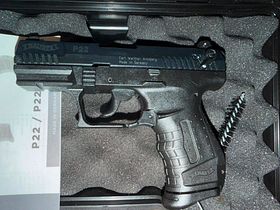 Walther P22 met P22 mes en holster