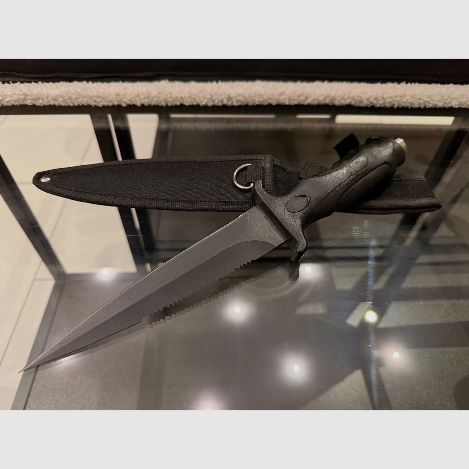 Tactical deployment dagger "SR" – Black coated – Double-sided serrated edge & nylon sheath