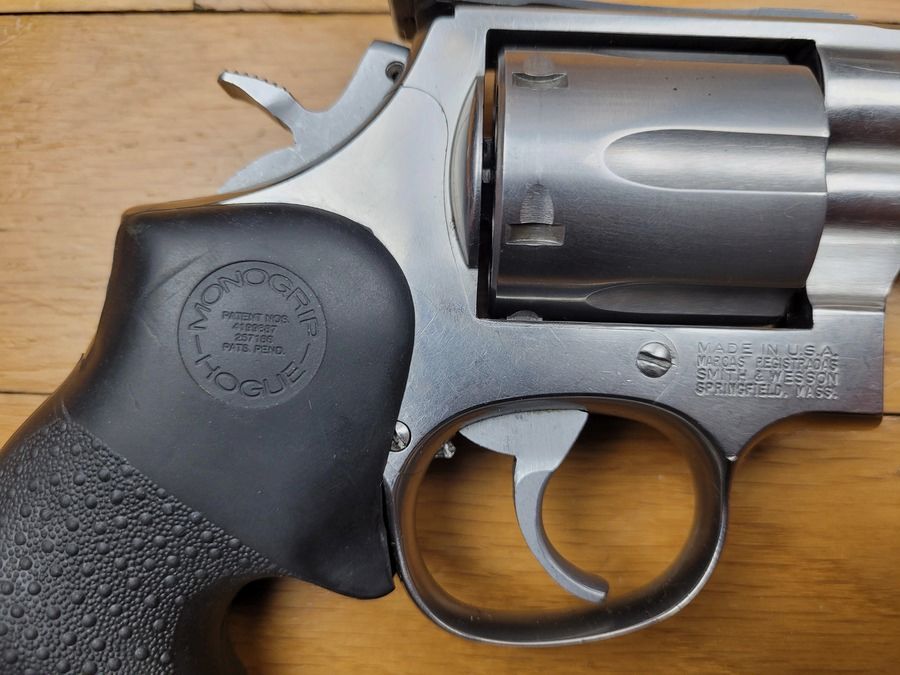 Bellissimo Smith & Wesson 686-3 – in .38SP & .357Mag – 4 Pollici – 6 Colpi – Finitura Inox Anni '80 – Monogrip HOGUE – TBE+, immagine 5 di 17