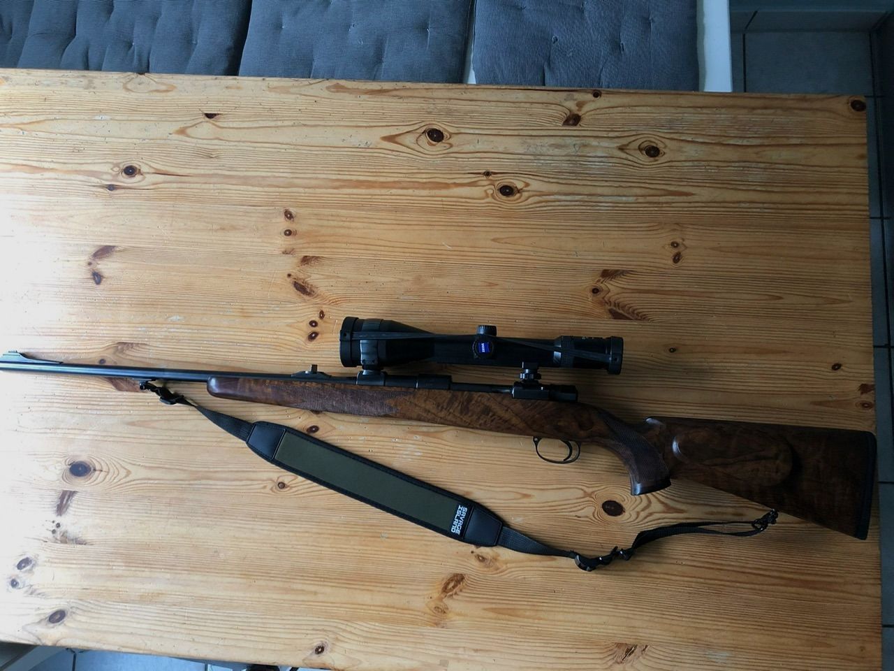 Karabin powtarzalny Mauser System K98 kaliber 9,3 x 62 z Zeiss Diavari M 3-12x56 z red dot sight