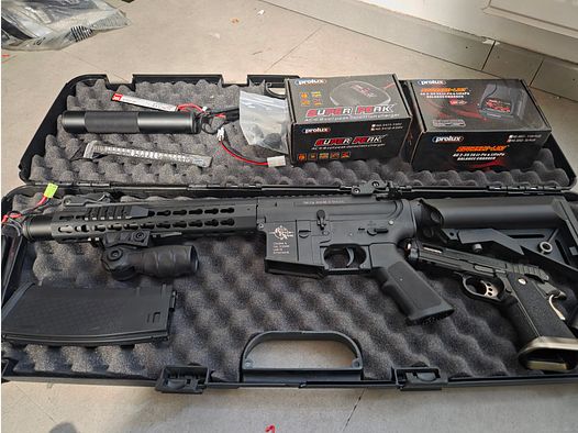2 broken Airsofts – WE T-Rex Hi-Capa & Specna Arms SA-7 Core (for repair / spare parts) incl accessories