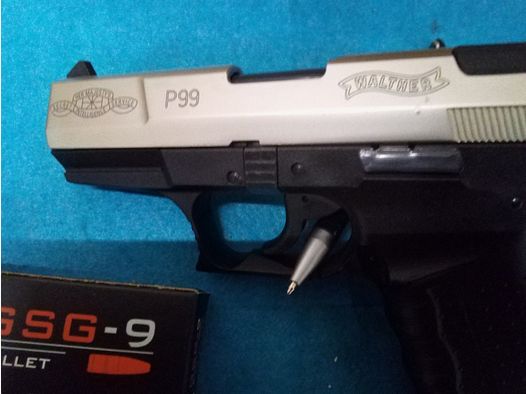 Biete eine Automatic Pistole Modell Walther P99.