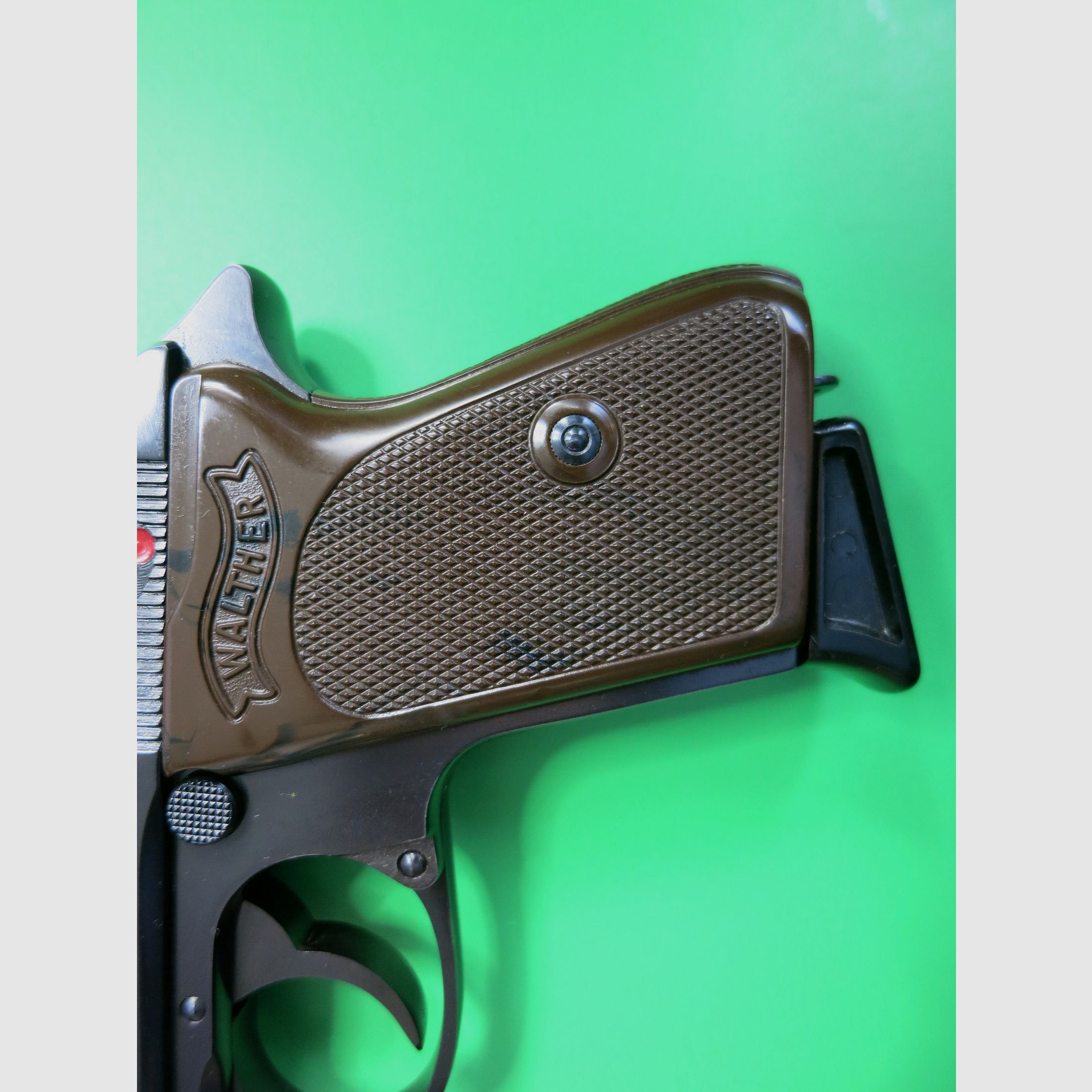 Pistola semiautomatica, Walther PPK, cal. 7,65 mm Browning, impugnature marroni       #81