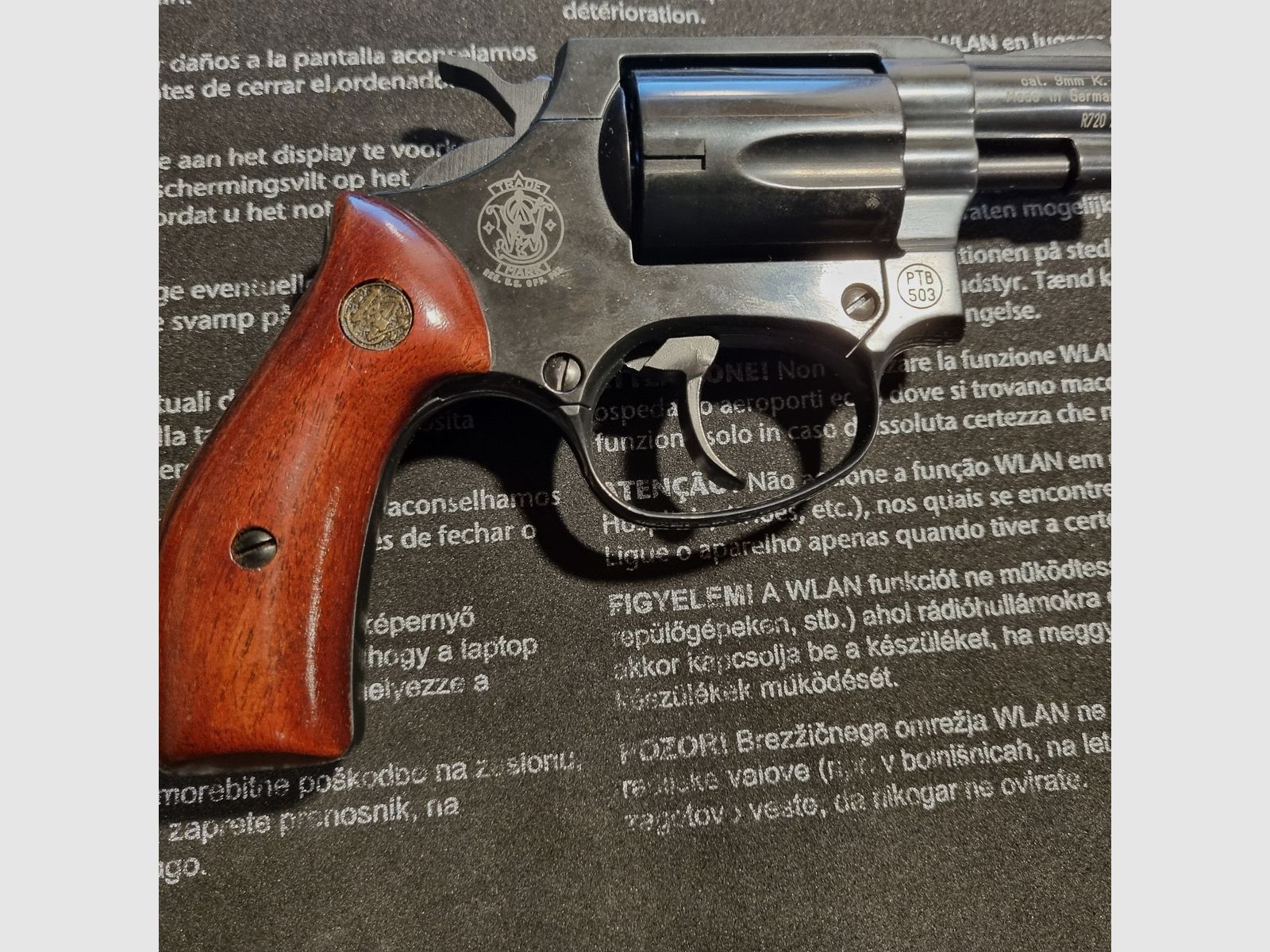 Revolver Smith & Wesson Chiefs Special von Reck, Holzgriffschalen Kaliber 9 mm R.K., Damenrevolver, mit Leder-Holster, PTB 503, altes Modell