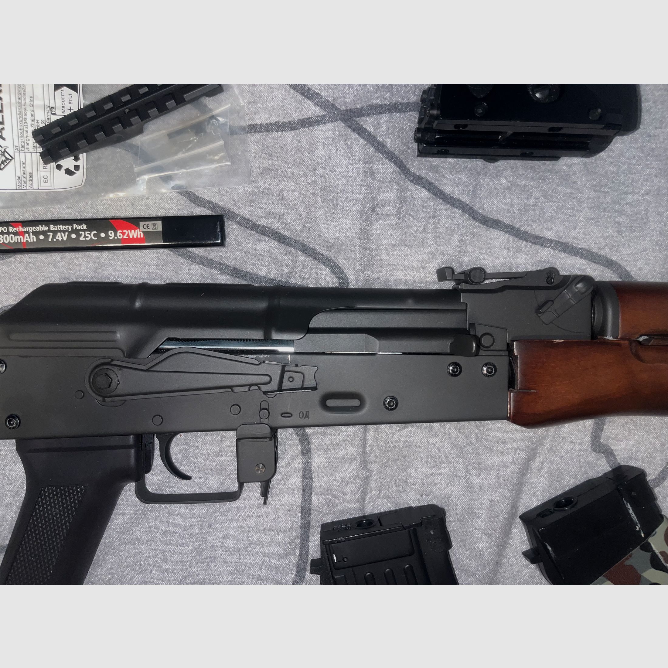 AK-74 Vollmetall Echtholz BlowBack S-AEG APS mit Zubehör 