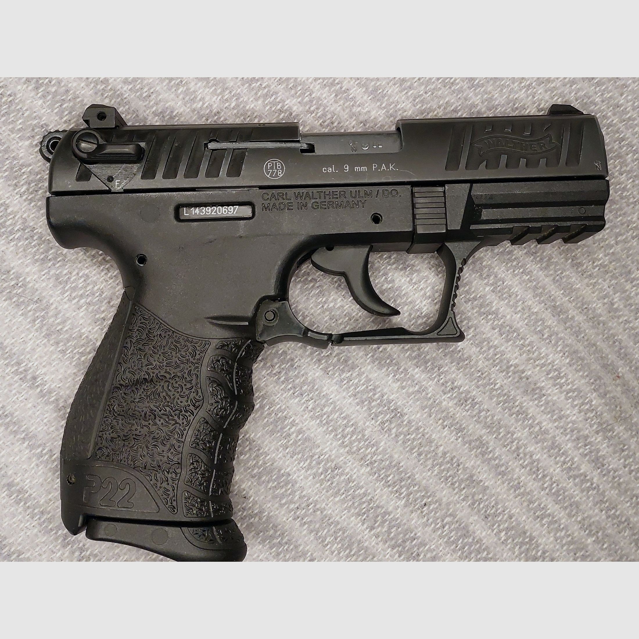 Walther P22Q blank firing pistol 9mm P.A.K. black (PTB 778) [P 22 Q] 2 magazines