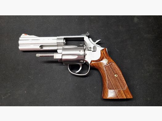 Smith & Wesson (S&W) 686-3