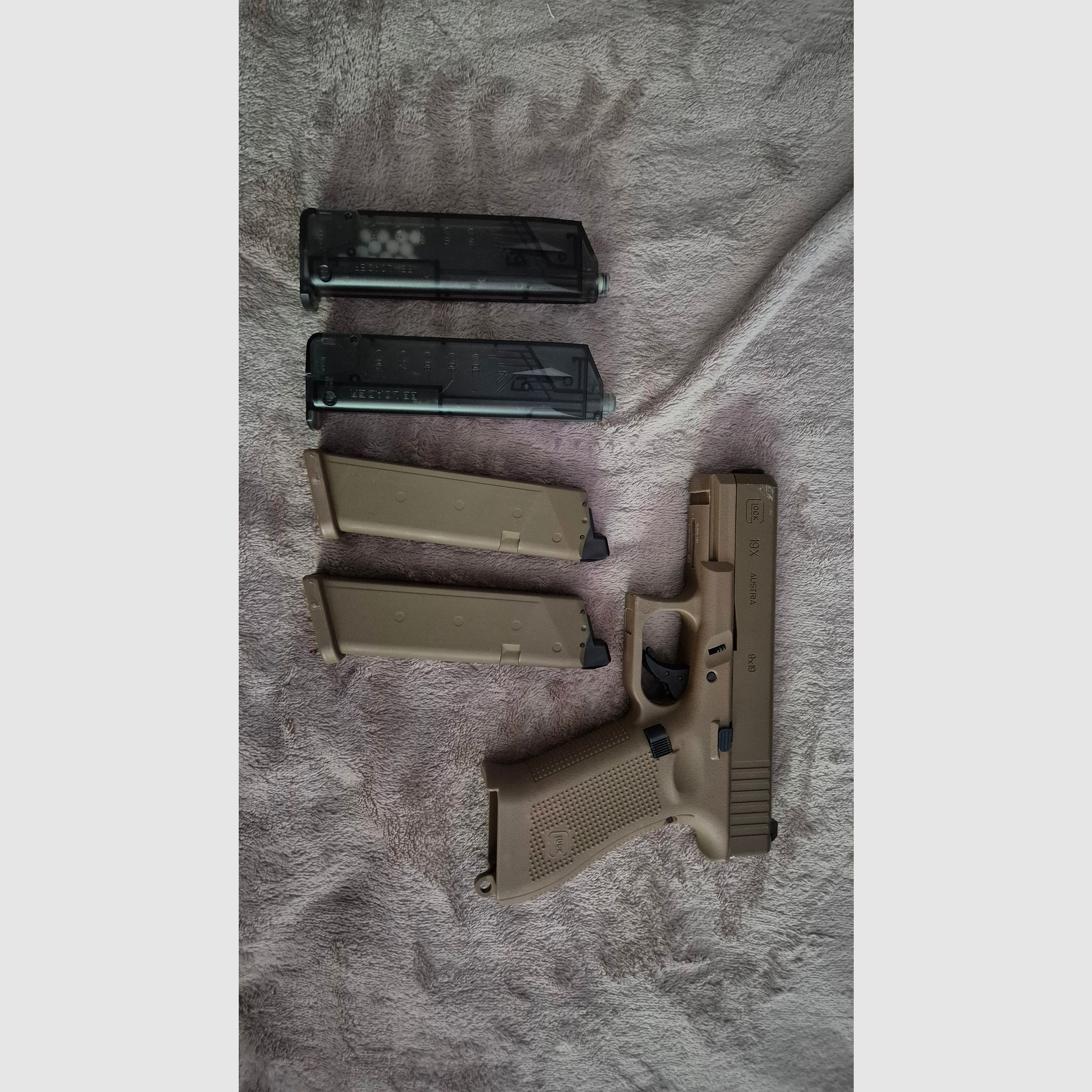 Airsoft Glock 19X mit 2 Magazinen