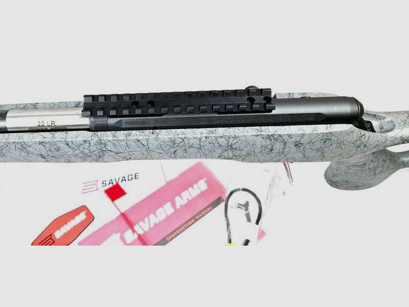 Savage Arms B22 Timberlite avec trou de pouce