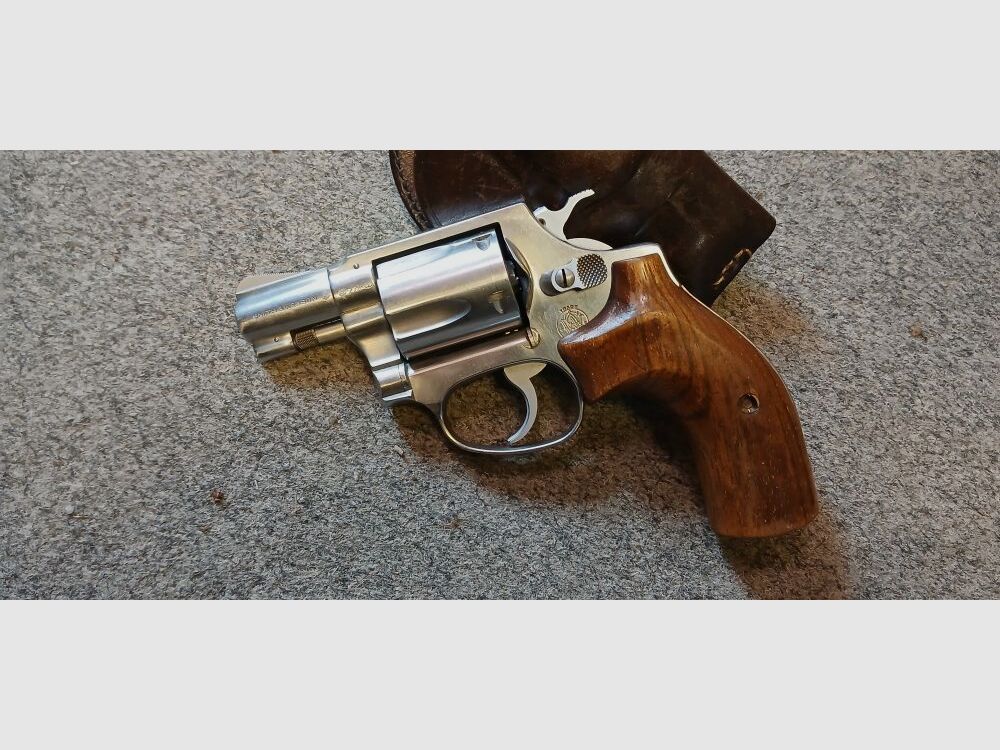 Smith & Wesson 60