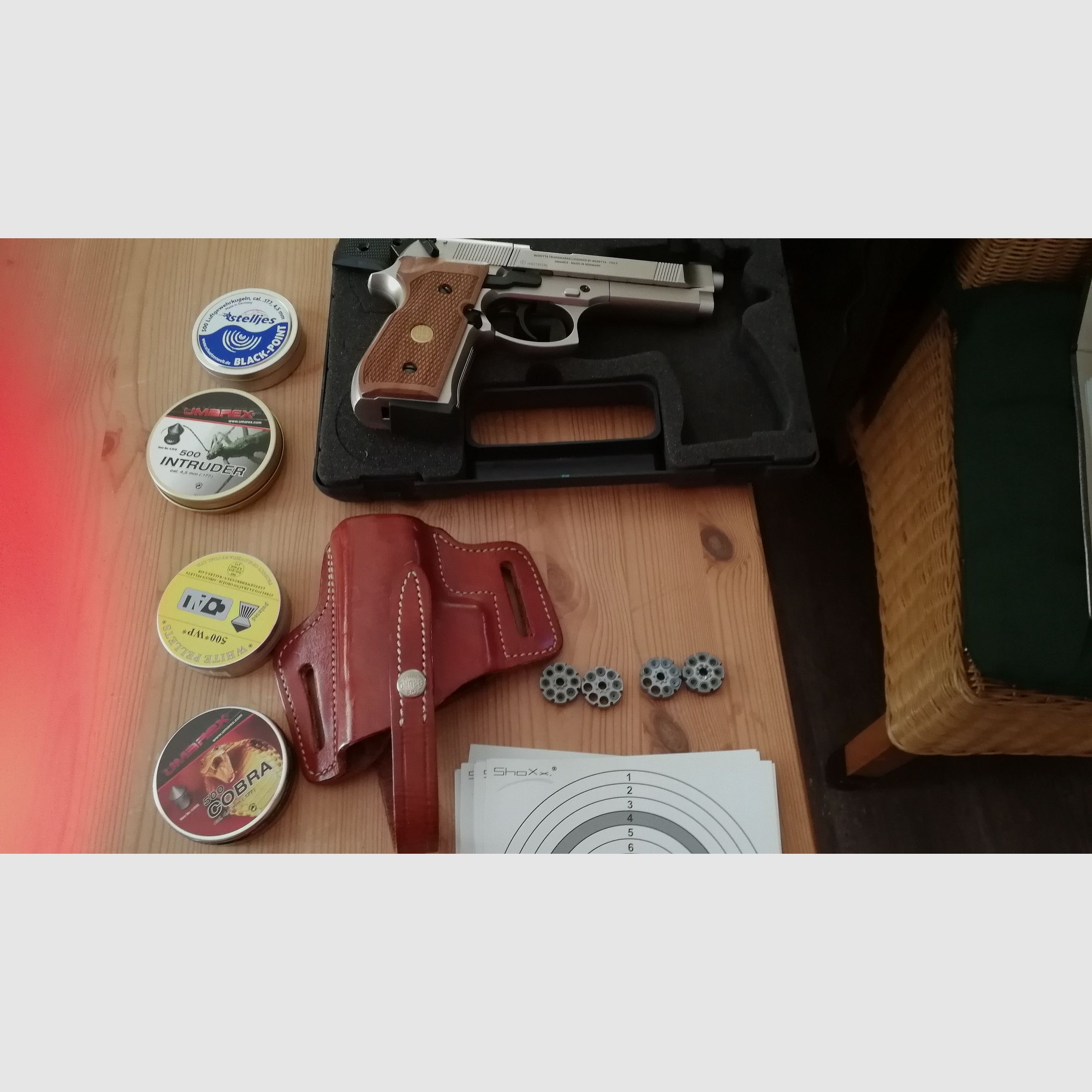 Beretta Mod. 92 FS vernickelte Luftpistole mit Holzgriff- und Kunststoffgriffschalen und viel Zubehör