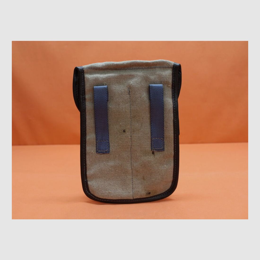 NVA SURPLUS Kalashnikov AKM: Magazine pouch DDR light beige for 3 pieces 30-round magazines (export version). (SURPLUS like new / minor storage traces)