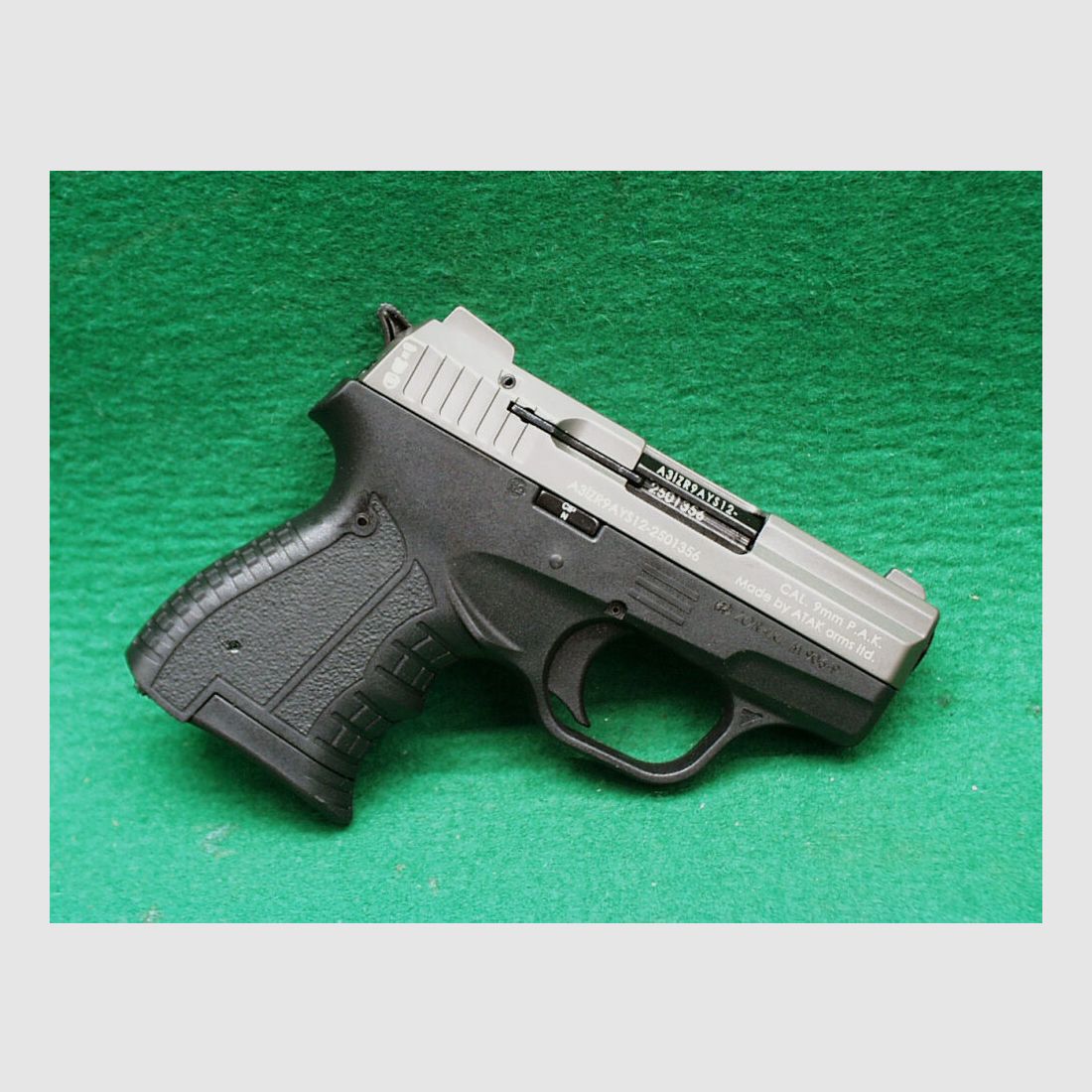 Zoraki 906 pistolet à blanc, Titan