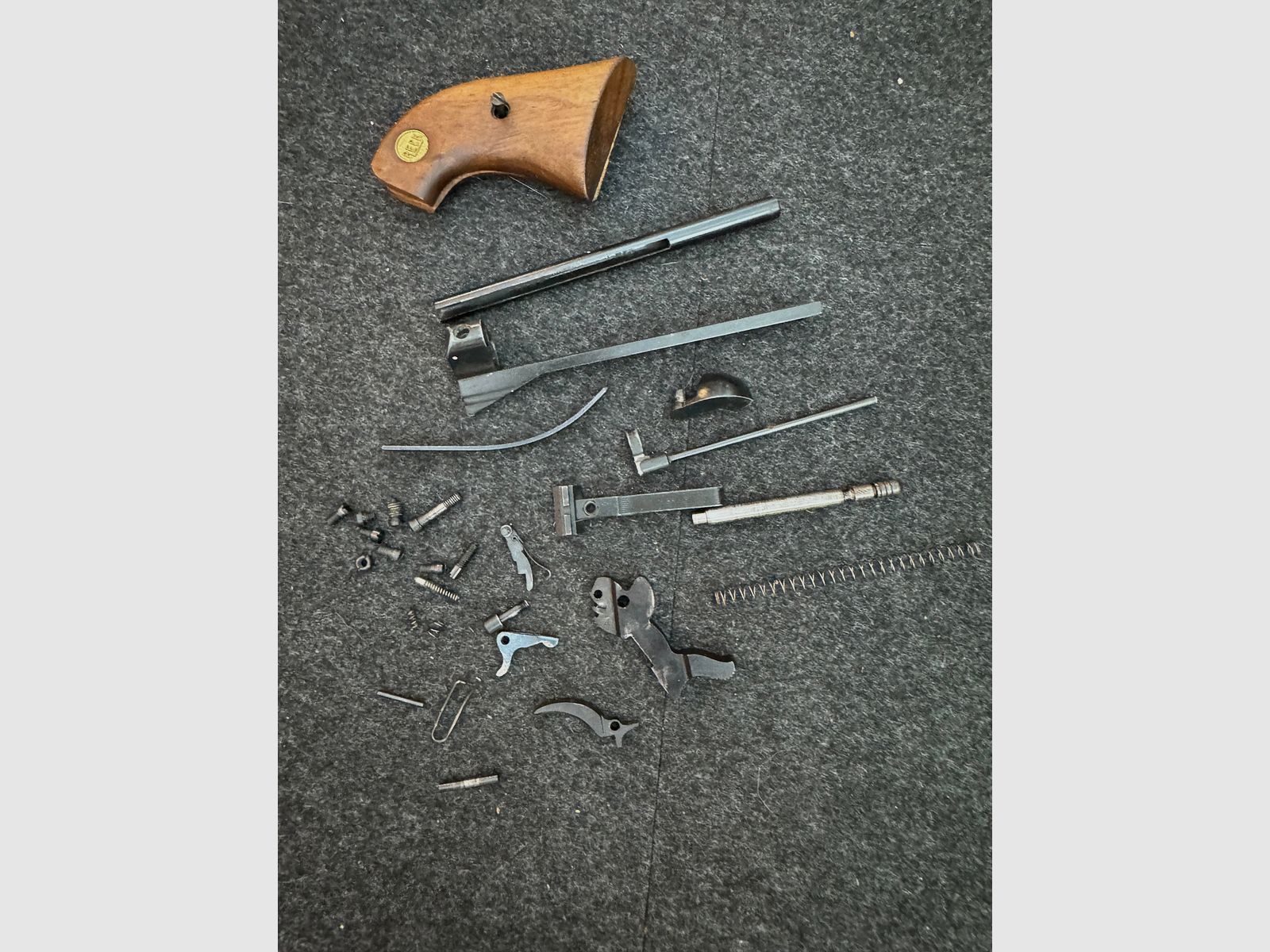 Ersatzteil-Set für RECK R20 (Revolver, Kal. 4mm M20) — alle frei verkäuflichen Teile, Schrauben, Federn, Hahn & Griffschalen — Komplett-Set