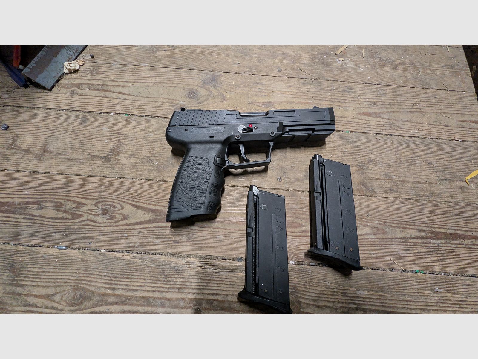 Pistola Airsoft "Maverick" nel design FN 5-7