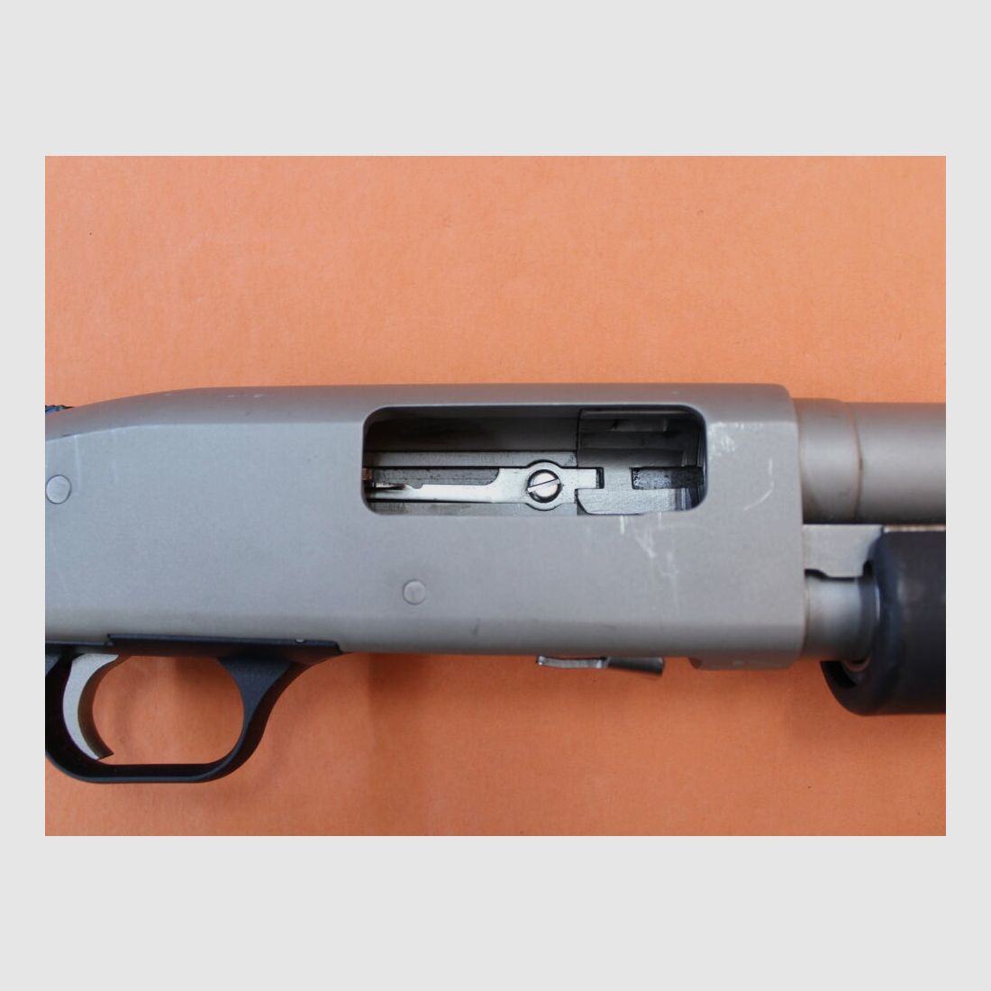 Mossberg VsRep.Flinte 12/76 Mossberg M590 Mariner escopeta de repetición de culata delantera 20" cañón (Cyl)/ acabado en níquel, imagen 8 de 10