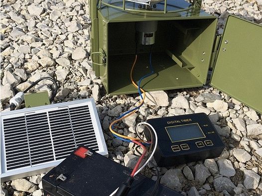 Distributeur d’aliments à énergie solaire
