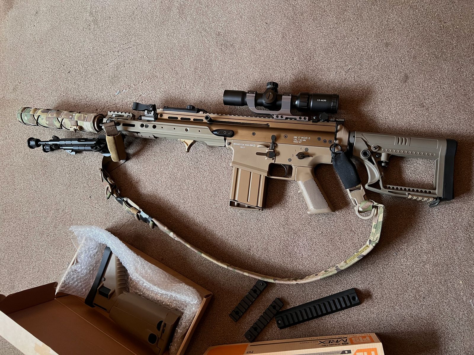 WE Scar H MK 17 en Desert Tan con mucho accesorio GBB Open Bolt 6mm BB Airsoft