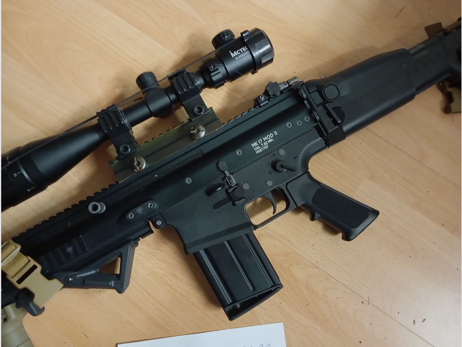 Airsoft Scar MK17 GBB jako DMR