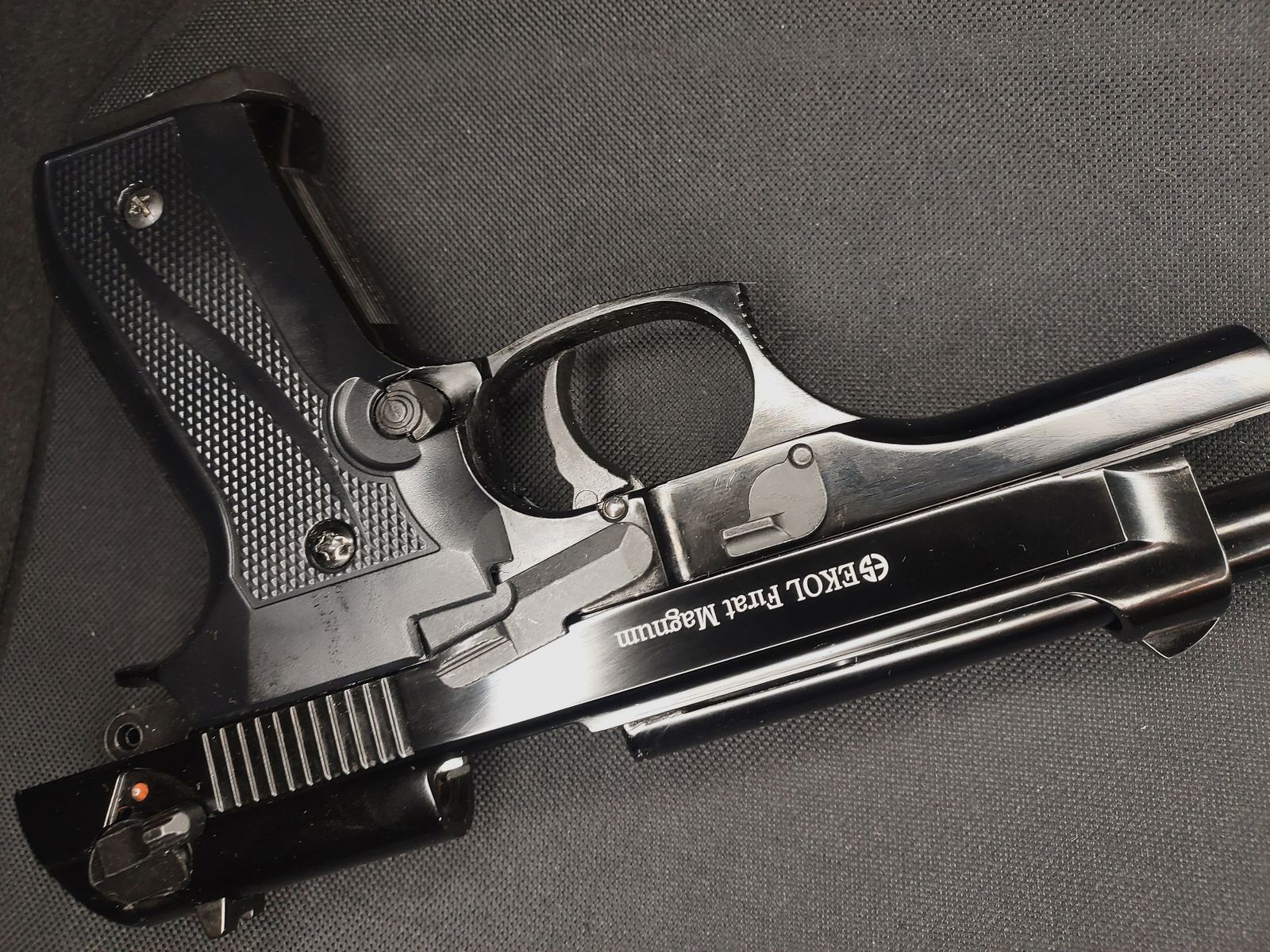 Pistola de fogueo Ekol Firat Magnum en negro, calibre 9mm P.A.K. (PTB 1112) como nueva!