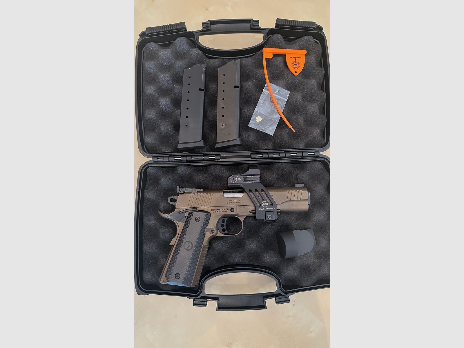 Schmeisser Hugo 1911 in 45 ACP Mit MAK DOT Montage und Rotpunkt